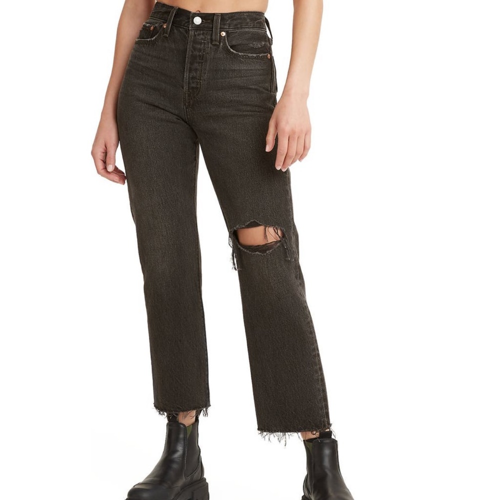 NWT Wedgie Ripped High Waist Strait Leg Crop